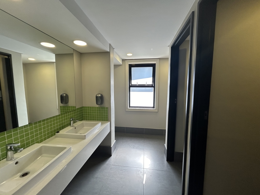 To Let Commercial Property for Rent in Mowbray Western Cape